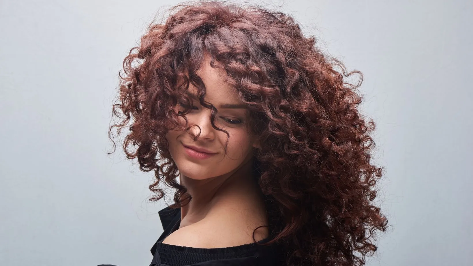 curly hair layers vs no layers